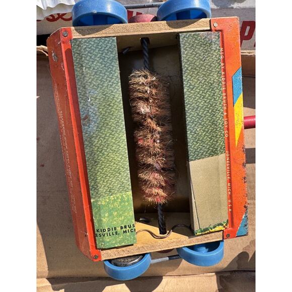 1940’s Susy Goose Housekeeping Set Kiddie Brush Sweeper Broom Set in Box! - Picture 11 of 12